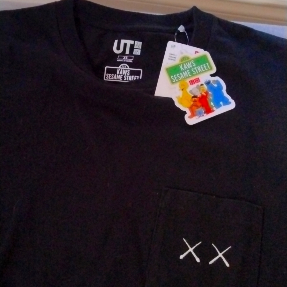 NWT KAWS SESAME STREET BLACK T-SHIRT